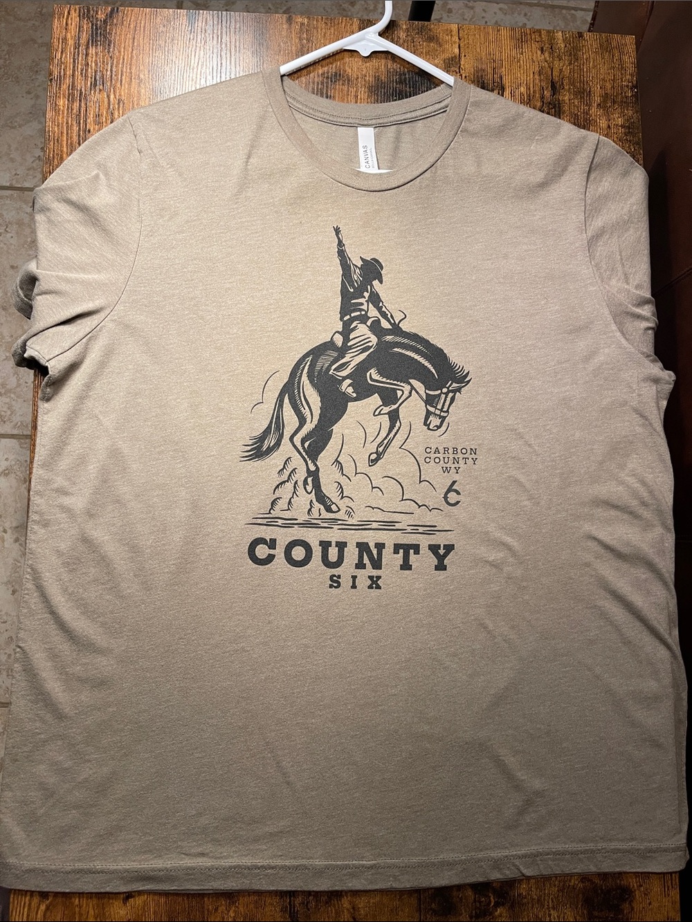 Carbon County Wyoming Men’s Graphic T-Shirt - olive tan